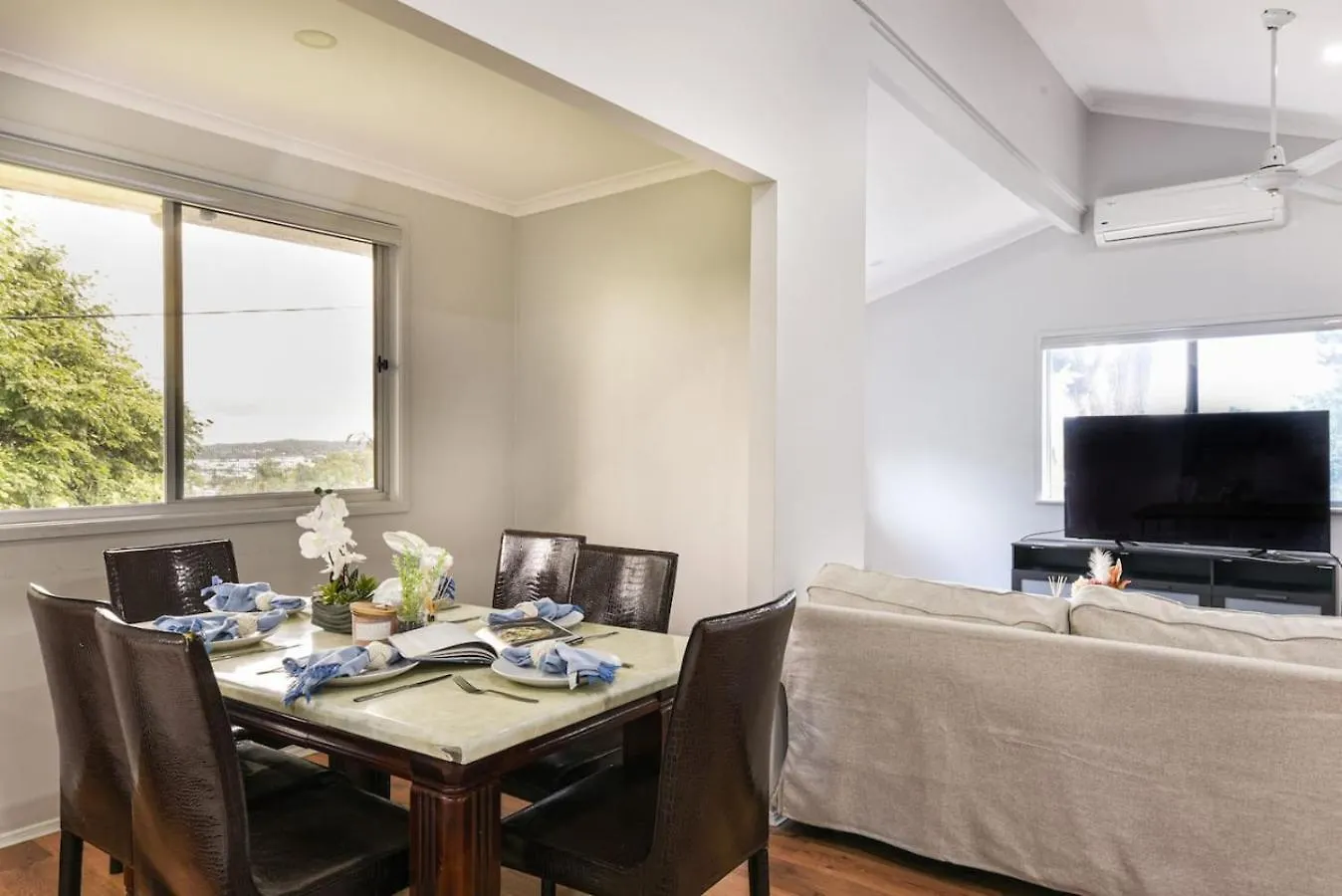 Nyaraló Spacious 5Br Retreat With Balcony Near Hotspots