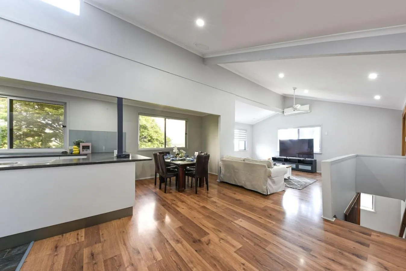 Spacious 5Br Retreat With Balcony Near Hotspots 0*, Springwood